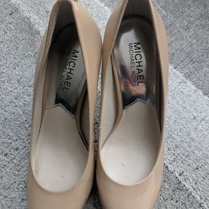 Michael Kors nude pumps